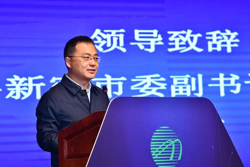 中共新密市委副书记、市长张红伟致辞