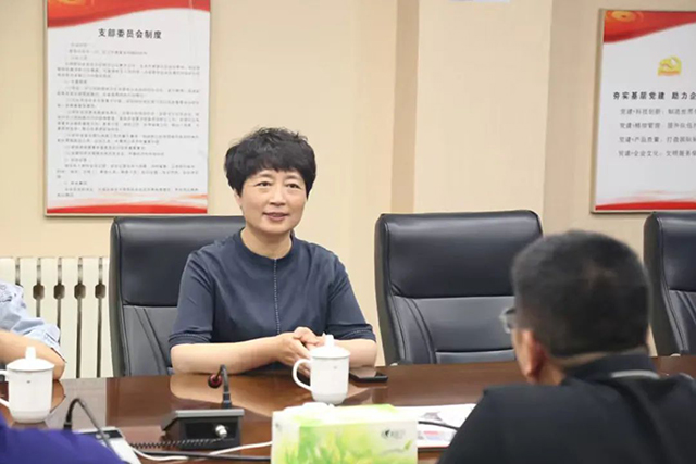 宝坻区总工会领导深入基层，为企业职工送关怀！